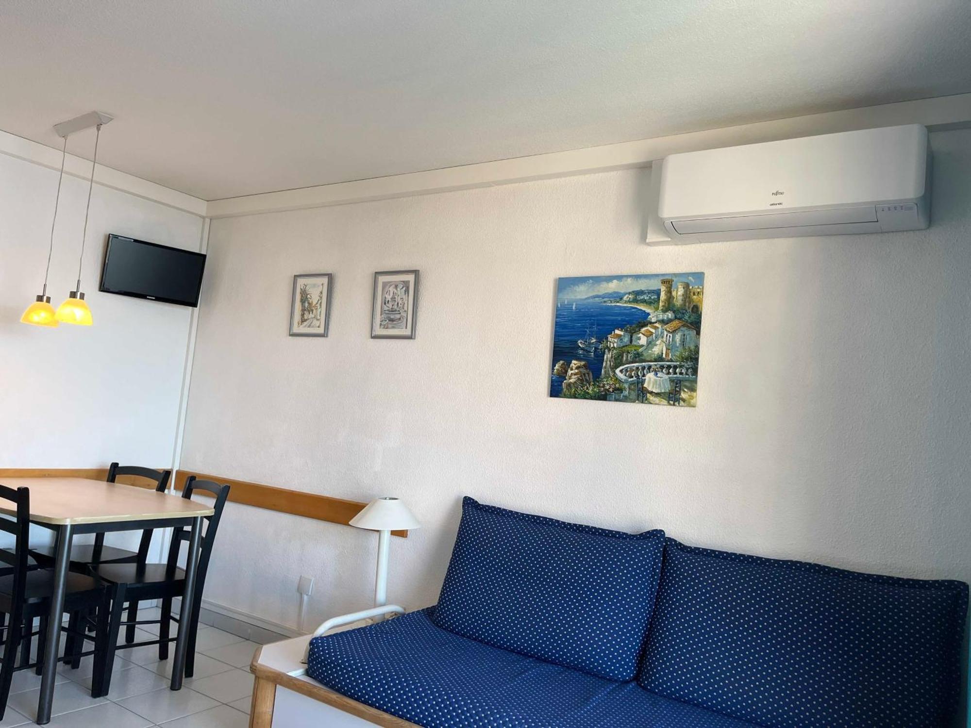 Appartamento With Sea View, Aircondition And Parking