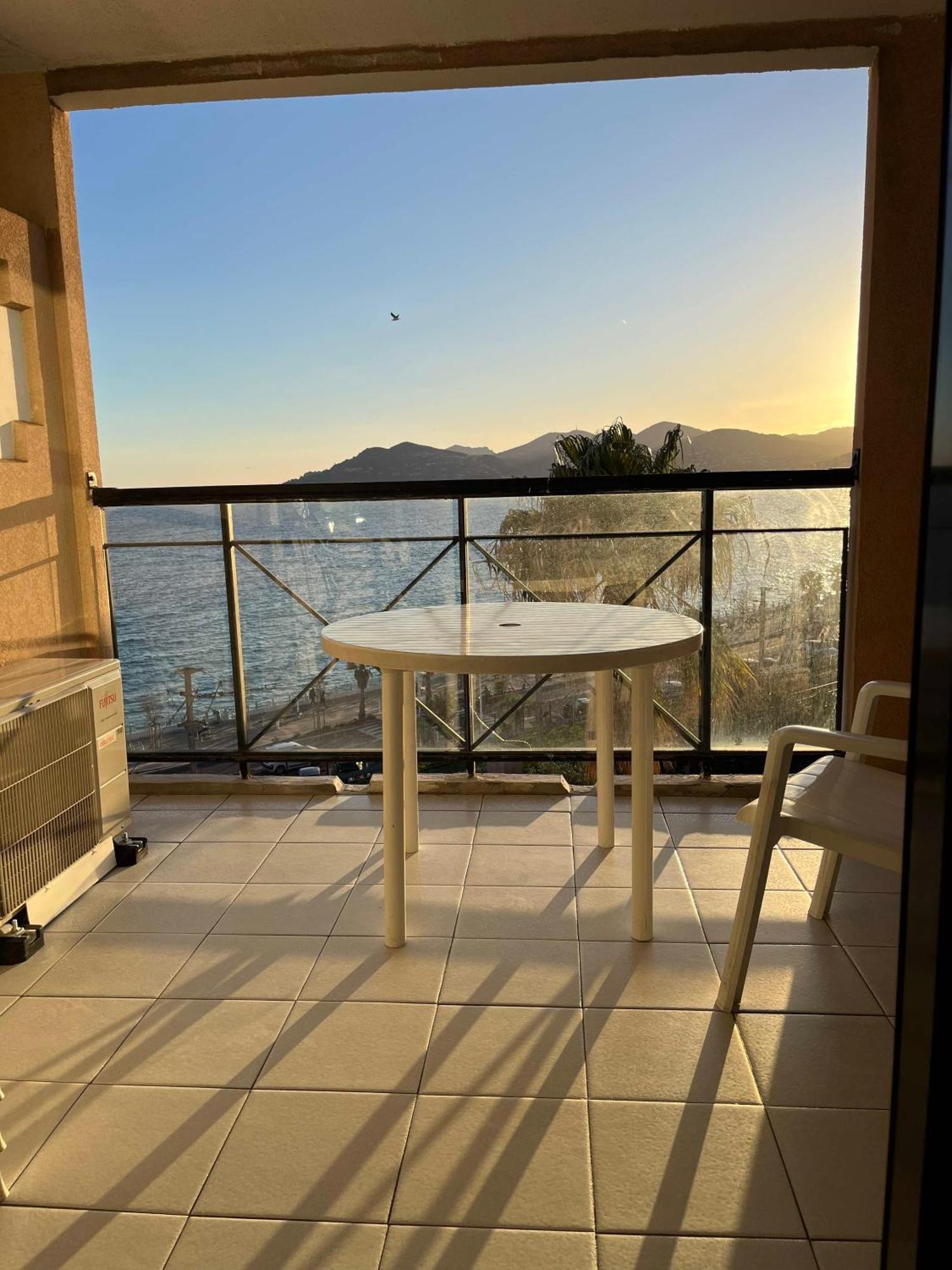 With Sea View, Aircondition And Parking Cannes