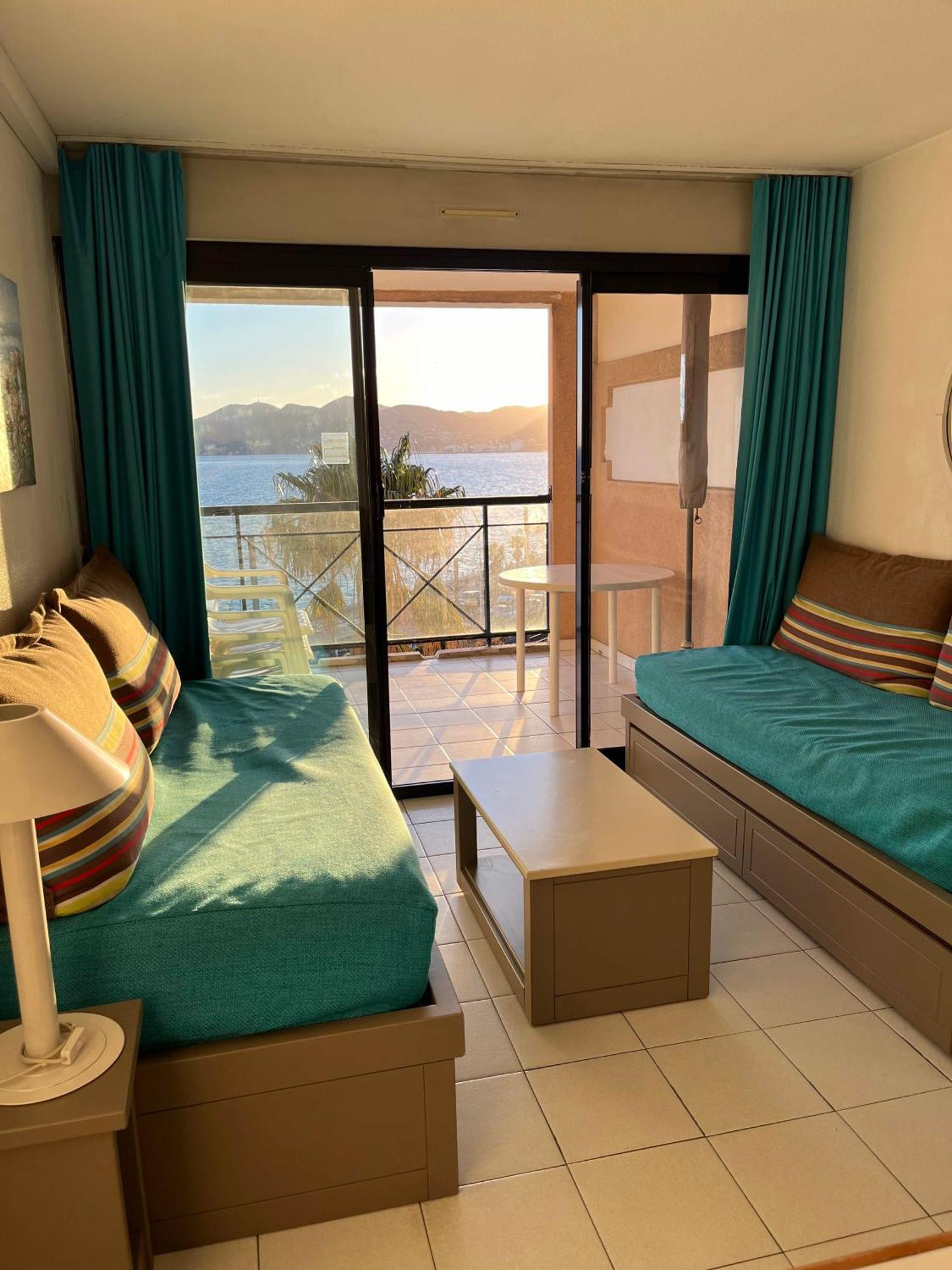 Appartamento With Sea View, Aircondition And Parking *