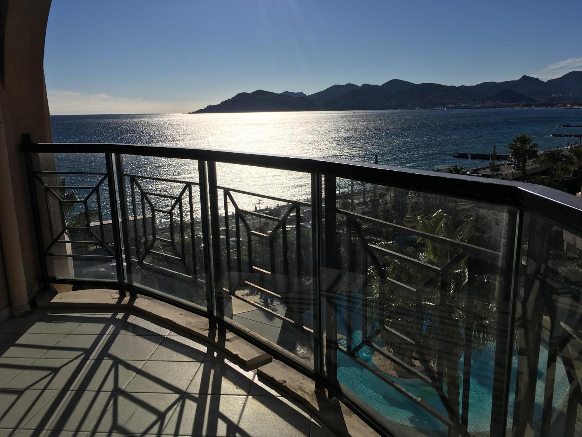 Appartamento With Sea View, Aircondition And Parking *