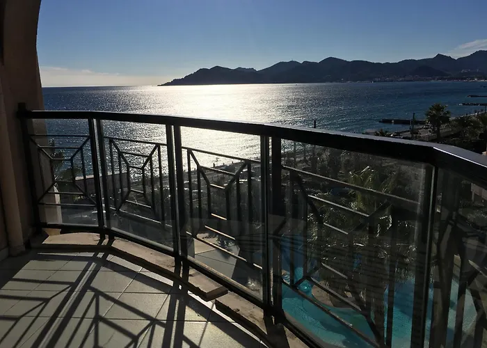 Cannes Apartment With Sea View, Aircondition And Parking